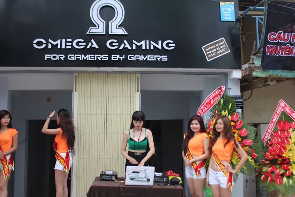 Omega Gaming - Lắp Đặt Phòng Game LCD Cong Đầu Tiên Tại Việt Nam